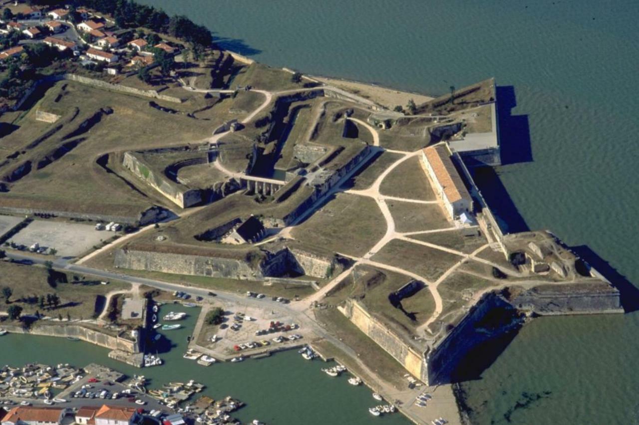 Villa Escale à l'île d'Oléron à Le Château-dʼOléron Extérieur photo